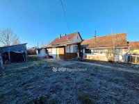 Eladó családi ház, Földesen 12 M Ft, 2+1 szobás