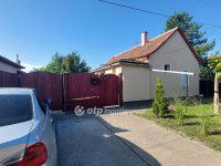 Eladó családi ház, Kisújszálláson 20 M Ft, 1 szobás