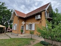Eladó családi ház, Vecsésen 140.9 M Ft, 3 szobás