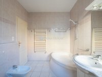 Eladó családi ház, Budaörsön 420 M Ft, 10 szobás