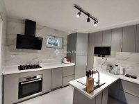 Eladó családi ház, III. kerületben 360 M Ft, 9 szobás