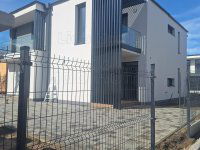 Eladó téglalakás, Siófokon 209 M Ft, 5 szobás