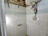 Eladó családi ház, Pécsett 13.9 M Ft, 1 szobás