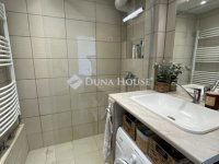 Eladó panellakás, Szegeden 63.9 M Ft, 2+1 szobás