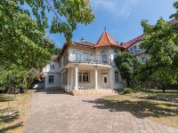 Eladó családi ház, Debrecenben 450 M Ft, 9+4 szobás