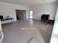 Eladó üzlethelyiség