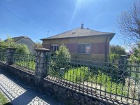 Eladó családi ház, Komáromban 67.9 M Ft, 3 szobás