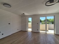Eladó téglalakás, Komáromban 99 M Ft, 3 szobás