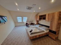 Eladó téglalakás, Baján 180 M Ft, 9+4 szobás