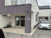 Eladó családi ház, XV. kerületben 168 M Ft, 4 szobás