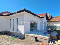 Eladó családi ház, Budakalászon 219 M Ft, 4 szobás