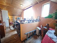 Eladó családi ház, Ászáron 64.9 M Ft, 5 szobás