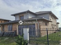 Eladó családi ház, Mohácson 54.99 M Ft, 8 szobás