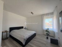 Eladó családi ház, Vecsésen 105 M Ft, 4 szobás