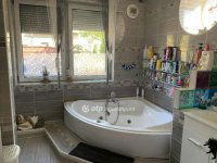 Eladó családi ház, Érden 99 M Ft, 6 szobás