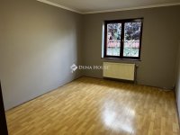 Eladó családi ház, Dunaújvárosban 119.9 M Ft, 7 szobás