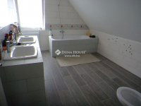 Eladó családi ház, III. kerületben 192 M Ft, 4+2 szobás