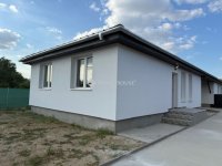 Eladó ikerház, Dánszentmiklóson 58 M Ft, 3 szobás