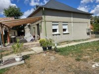 Eladó családi ház, Újszászon 25.5 M Ft, 3 szobás