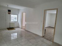 Eladó családi ház, Esztergomban, Tópart utcában 50 M Ft