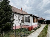 Eladó családi ház, Vecsésen 79.9 M Ft, 5 szobás