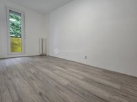 Eladó panellakás, Pécsett 46.999 M Ft, 2 szobás