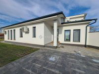 Eladó családi ház, Baján 110 M Ft, 4 szobás