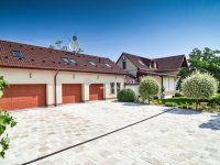 Eladó családi ház, Orosházán 1347.5 M Ft, 10 szobás