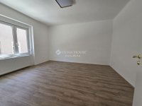 Eladó téglalakás, Pécsett 69.9 M Ft, 3 szobás