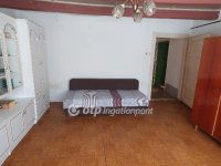 Eladó családi ház, Ajkán 14.9 M Ft, 1 szobás