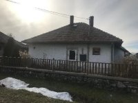 Eladó családi ház, Ajkán 30 M Ft, 3 szobás