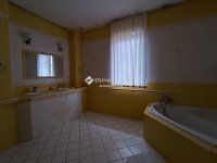 Eladó családi ház, XVII. kerületben 250 M Ft, 7 szobás