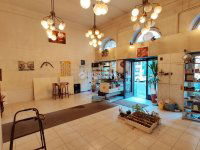 Eladó üzlethelyiség, VI. kerületben 440 M Ft