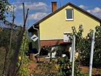 Eladó családi ház, Pécsett 32.3 M Ft, 2 szobás