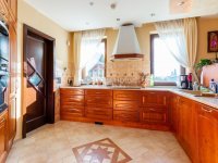 Eladó családi ház, Kistarcsán 329 M Ft, 5 szobás