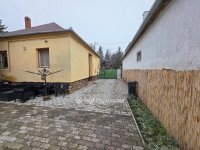 Eladó családi ház, Pápán 86.99 M Ft, 3+3 szobás