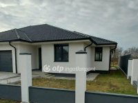 Eladó ikerház, Baktalórántházán 59 M Ft, 4 szobás