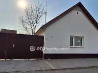 Eladó családi ház, Akasztón 27 M Ft, 2 szobás