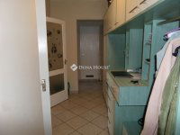 Eladó panellakás, Komlón 24.5 M Ft, 3 szobás