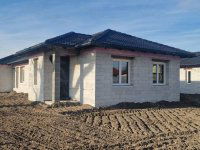 Eladó ikerház, Cegléden 60 M Ft, 3 szobás / költözzbe.hu