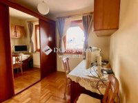 Eladó családi ház, Pécsett 250 M Ft, 9 szobás