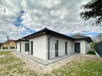 Eladó ikerház, Cegléden 135 M Ft, 4 szobás