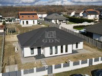 Eladó ikerház, Nagytarcsán 119.9 M Ft, 4 szobás