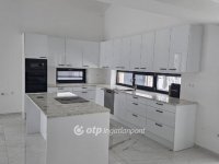 Eladó családi ház, Vecsésen 245 M Ft, 6 szobás