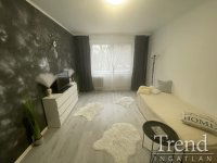 Eladó panellakás, Dunaújvárosban 27.5 M Ft, 1 szobás