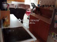 Eladó családi ház, Úrin 260 M Ft, 8 szobás