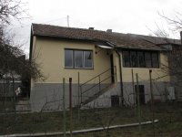 Eladó ikerház, Komlón 17.85 M Ft, 2 szobás