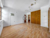 Eladó hotel, Kőröshegyen 260 M Ft, 15 szobás