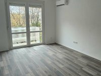 Eladó téglalakás, Komlón, Vörösmarty Mihály utcában 23.5 M Ft