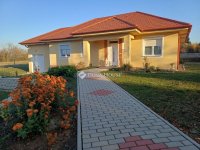 Eladó családi ház, Dunabogdányban 135 M Ft, 3 szobás